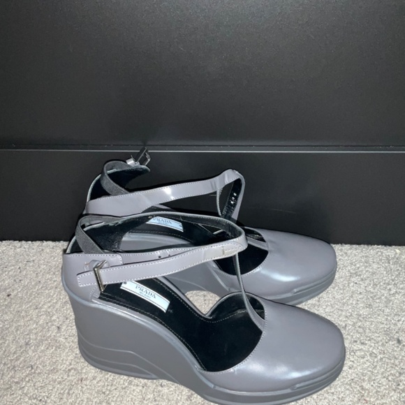 Prada - Picture 2 of 14